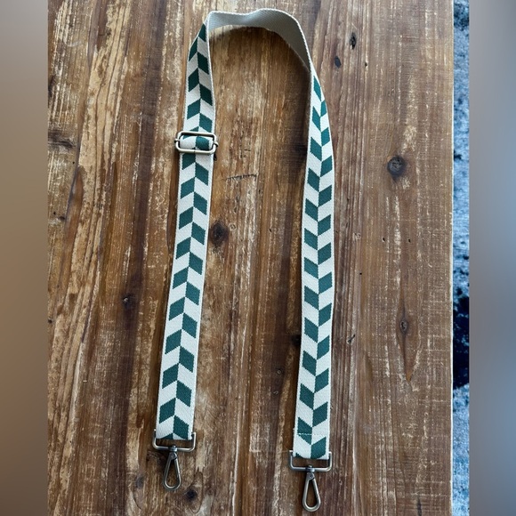 Adjustable crossbody strap - Picture 1 of 3